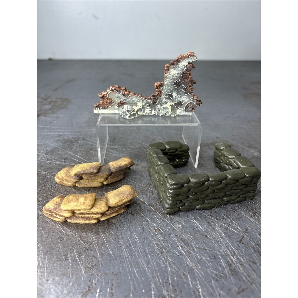 1:32 21st Century Ultimate Soldier Valor Diorama Ruined Building Bunker Sandbags